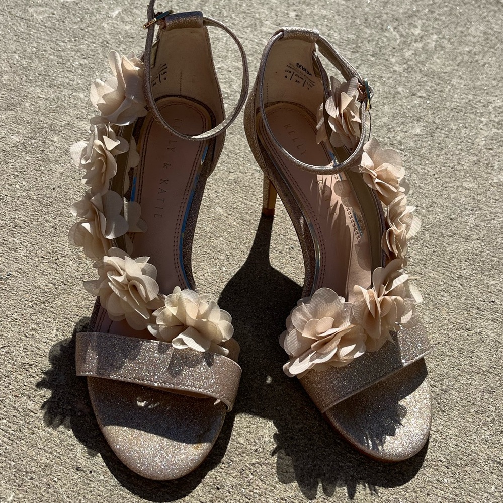 Kelly & Katie Size 6 Pump
